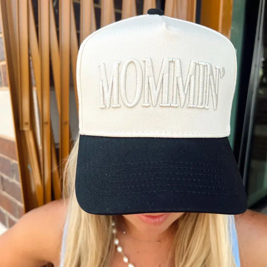 Mommin' - Black Vintage Trucker Hat