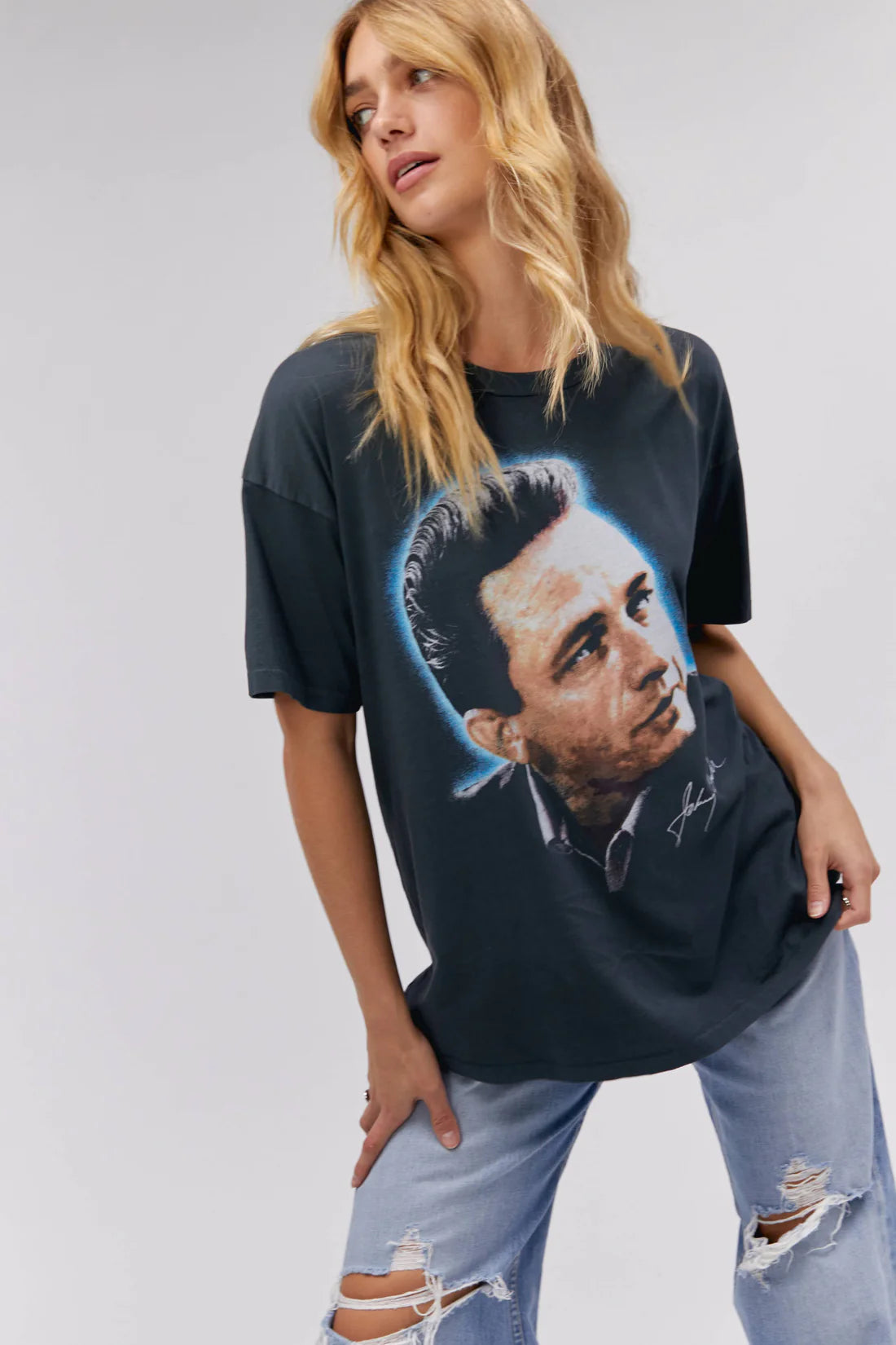 JOHNNY PORTRAIT MERCH TEE